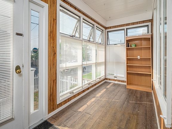 4th image of 63 Campbell St