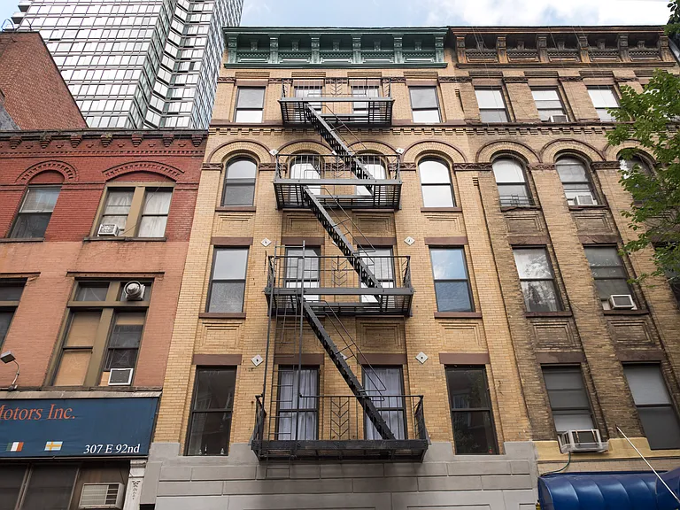 309 E 92nd St #1R — Photo 12