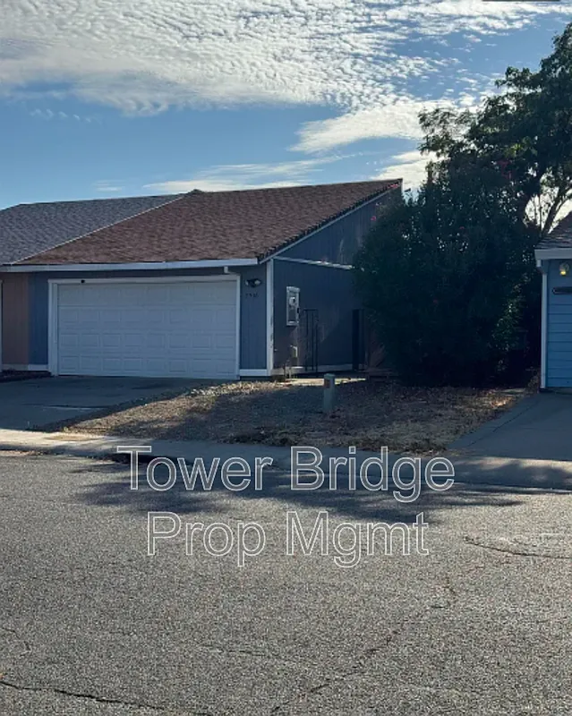 3 bed, 2.0 bath, 1193 sqft, $2,595 — Photo 1