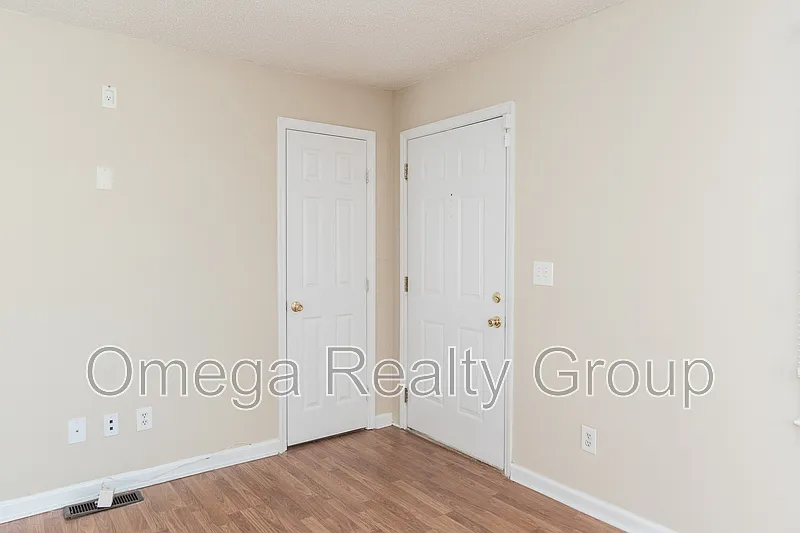 Building Photo - 529 Robison Dr