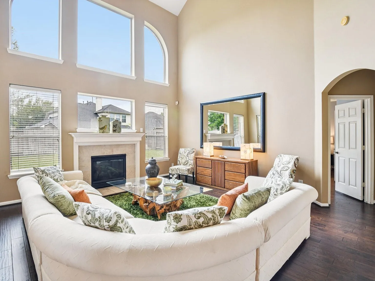 4 bed, 3.5 bath, 3458 sqft, $3,100 — Photo 2