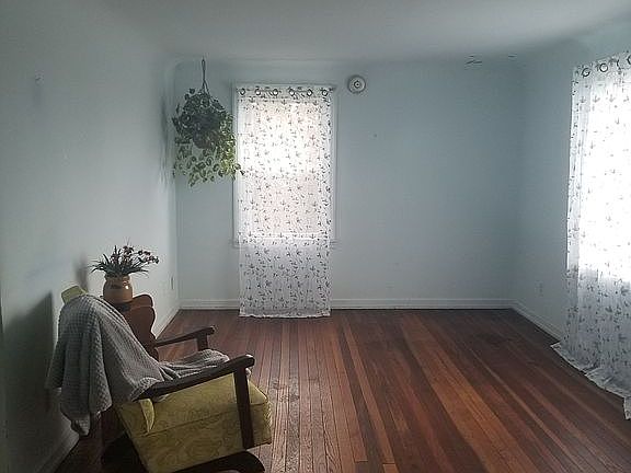 3rd image of 401 Court St