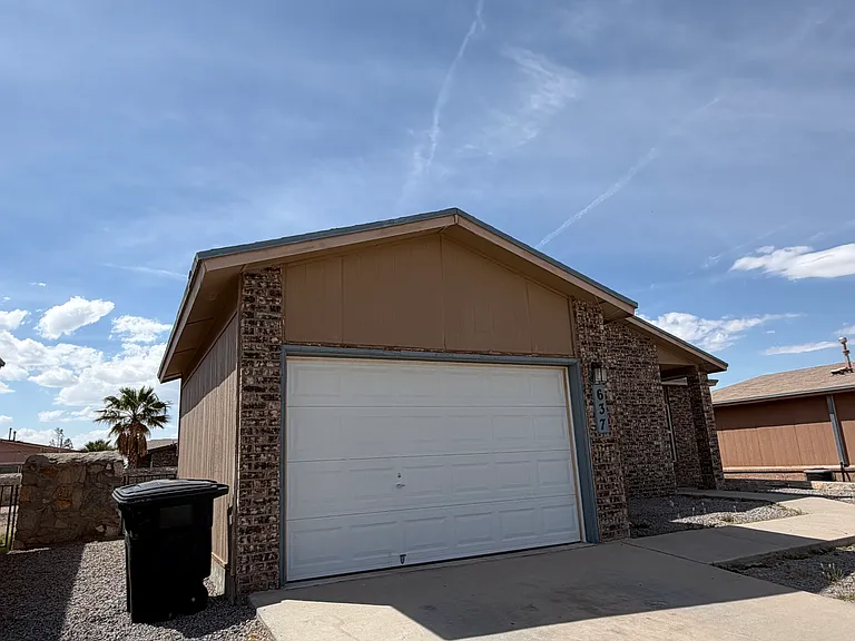 637 Villa Victoria Pl — Photo 2