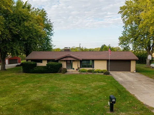 16796 Old Colonial Rd, Bloomington, IL 61705