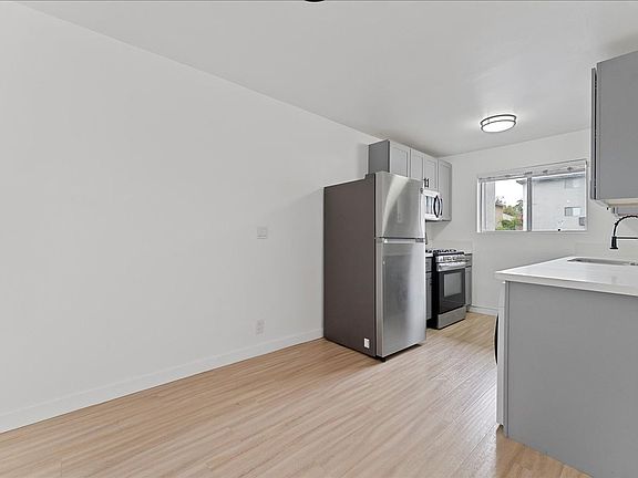3rd image of 376 Avenue 57 #5