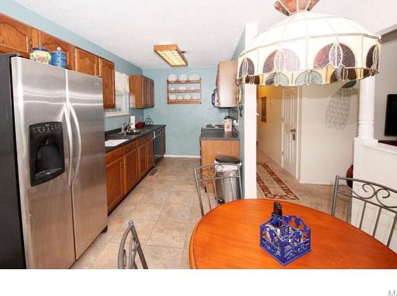 2nd image of 821 Sommerset Dr