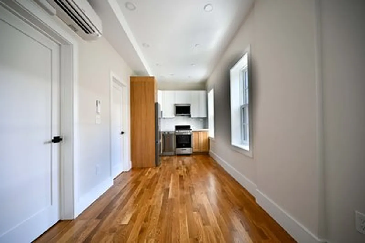 Building Photo - 18 Winchester St #4A