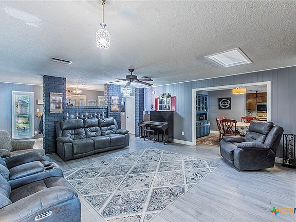 3rd image of 814 Estate Dr