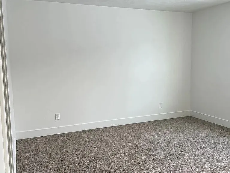 651 S 2400 W — Photo 43