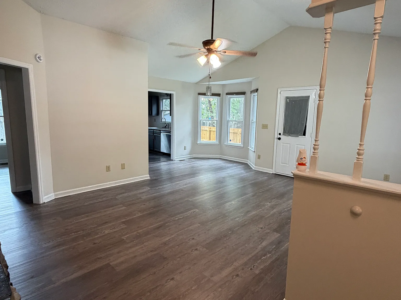 3 bed, 1094 sqft, $1,500 — Photo 2