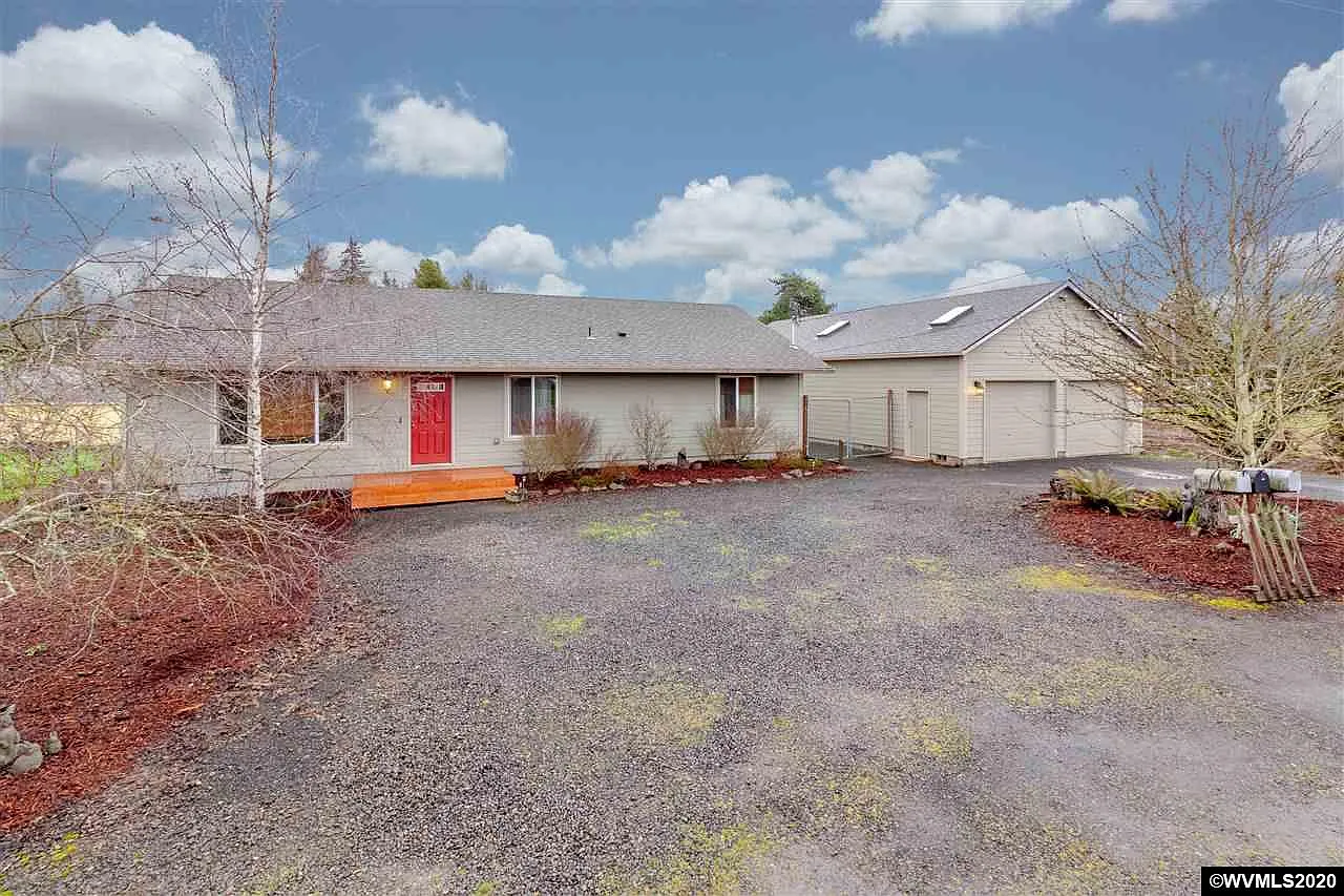780 Hampden Ln NE photo 1