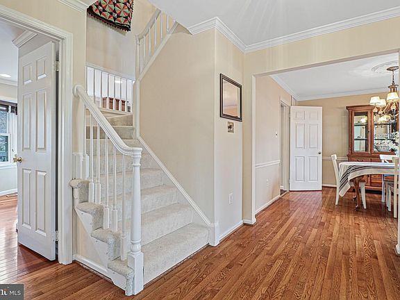 3rd image of 6059 Burnside Landing Dr
