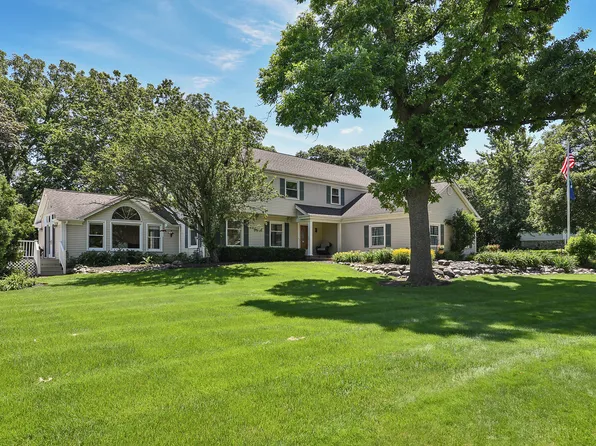381 Grayfriars Ln, Inverness, IL 60067