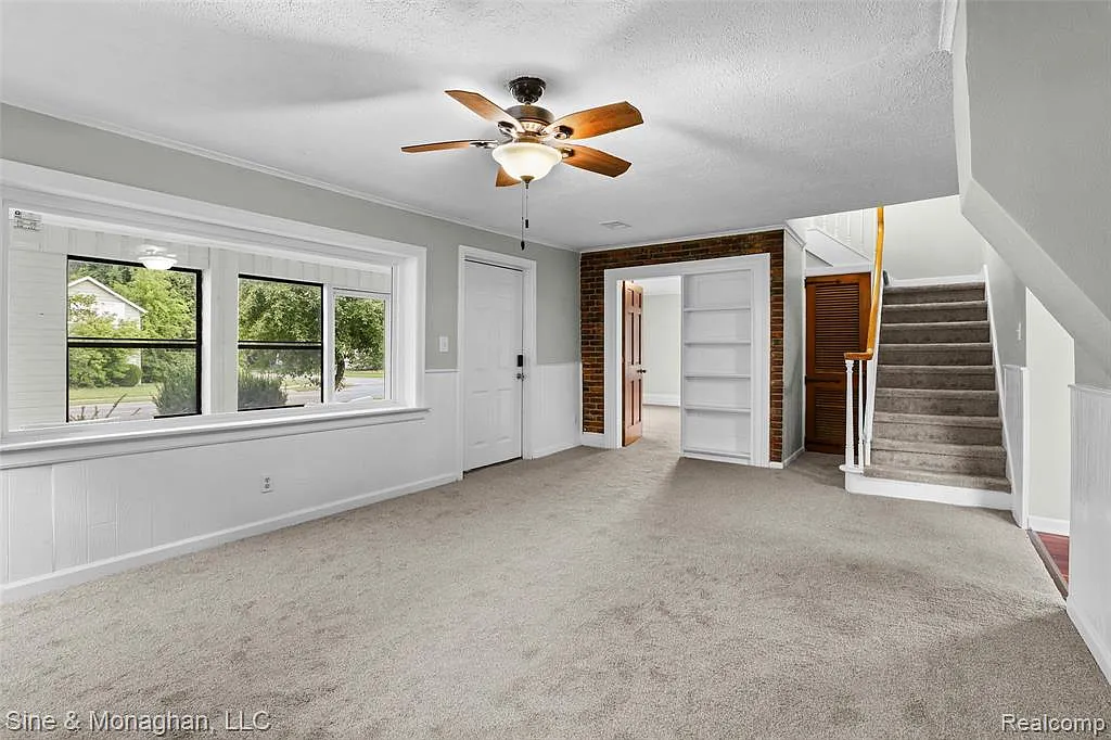 3 bed, 2.0 bath, 2162 sqft, $2,200 — Photo 4