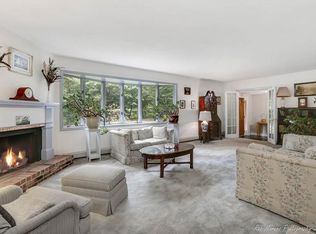 89 Pond St, Essex, MA 01929