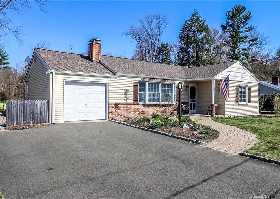 1st image of 6 Fleetwood Dr