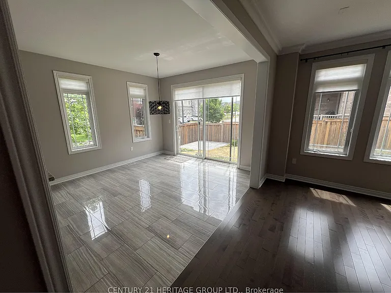 860 Elvidge Trl — Photo 11