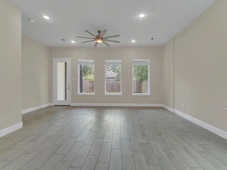 8318 Sunnyhill St — Photo 7