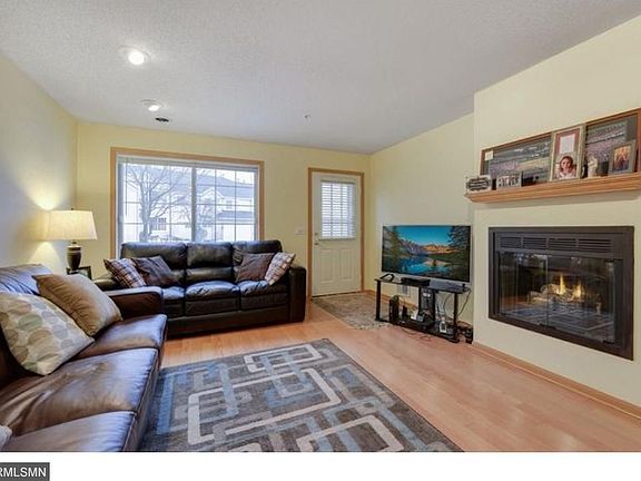 3rd image of 10916 Lexington Dr