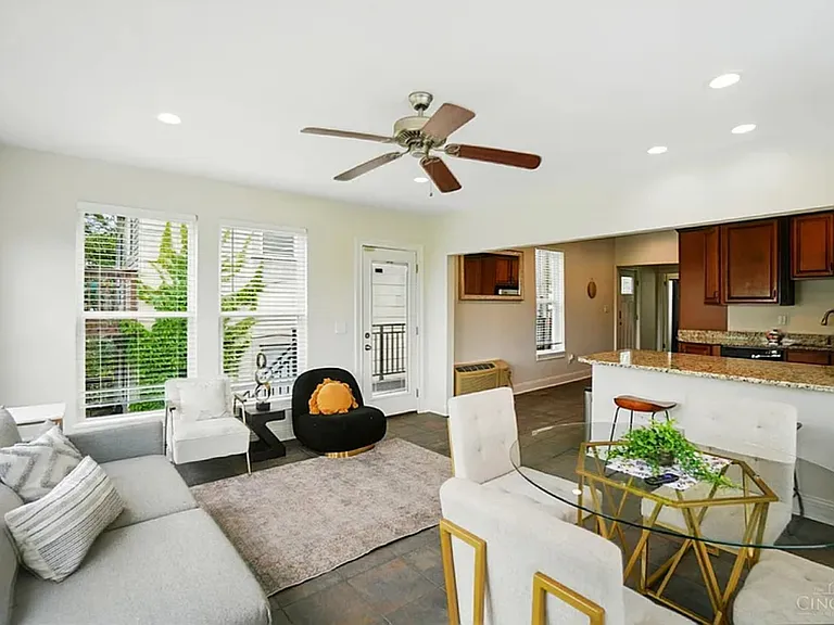 918 Mount Hope Ave — Photo 4