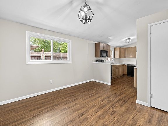 5th image of 2112 California Dr