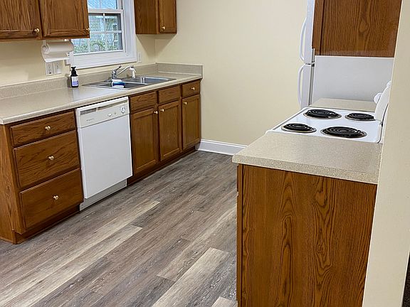 3rd image of 970 N Respess St #968