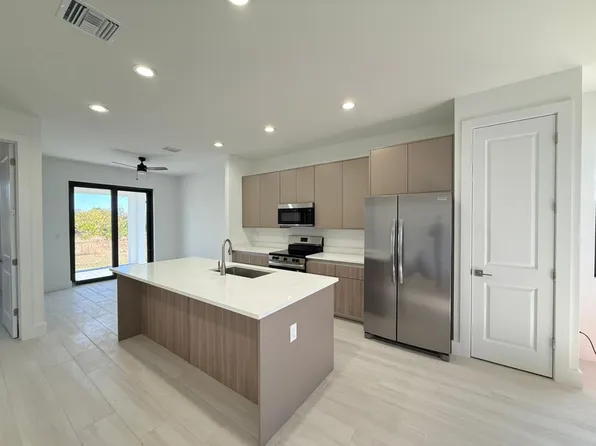 360 Baytree Dr, Rotonda West, FL 33947