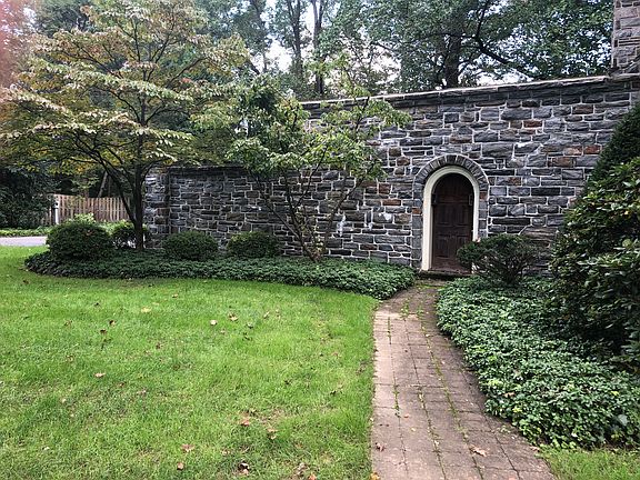 3rd image of 607 S Trent Ave
