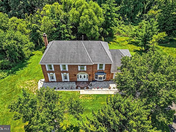 2nd image of 1843 Beacon Hill Dr