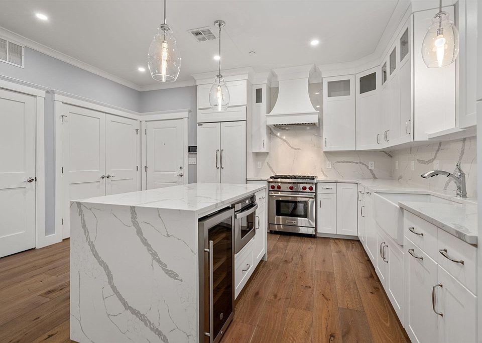 1st image of 298 Washington St #206