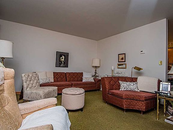 5th image of 306 Plumtree Dr
