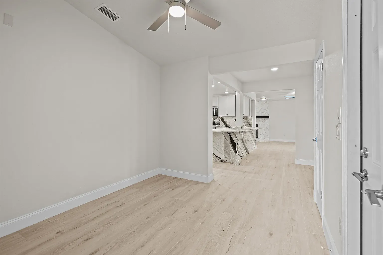 4 bed, 2.5 bath, 1700 sqft, $2,000 — Photo 2