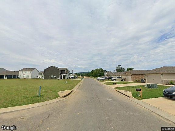 Exterior Neighborhood (street photo)