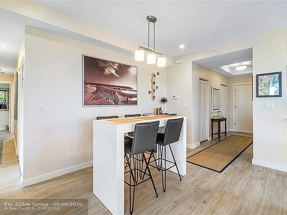 4th image of 51 SE 19th Ave Unit 201