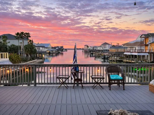 1507 Tiki Dr, Tiki Island, TX 77554