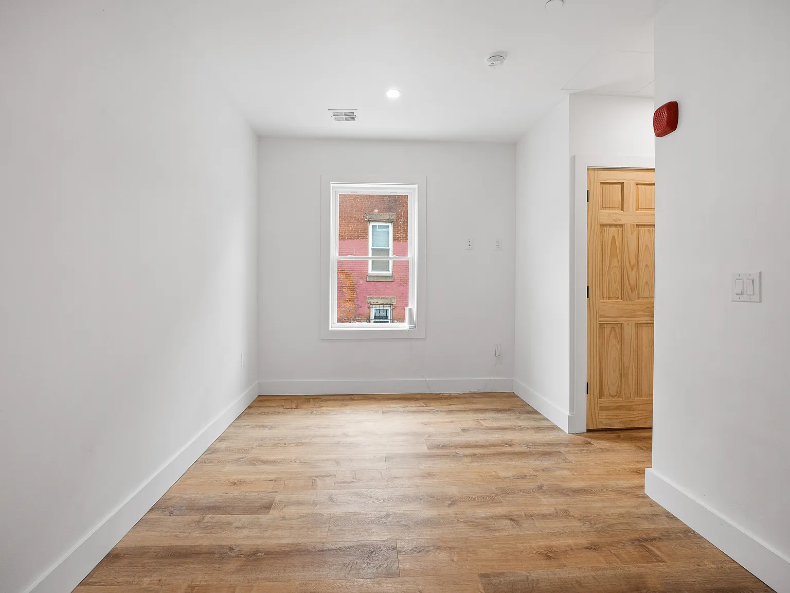 2 bed, 1300 sqft, $1,950 — Photo 2