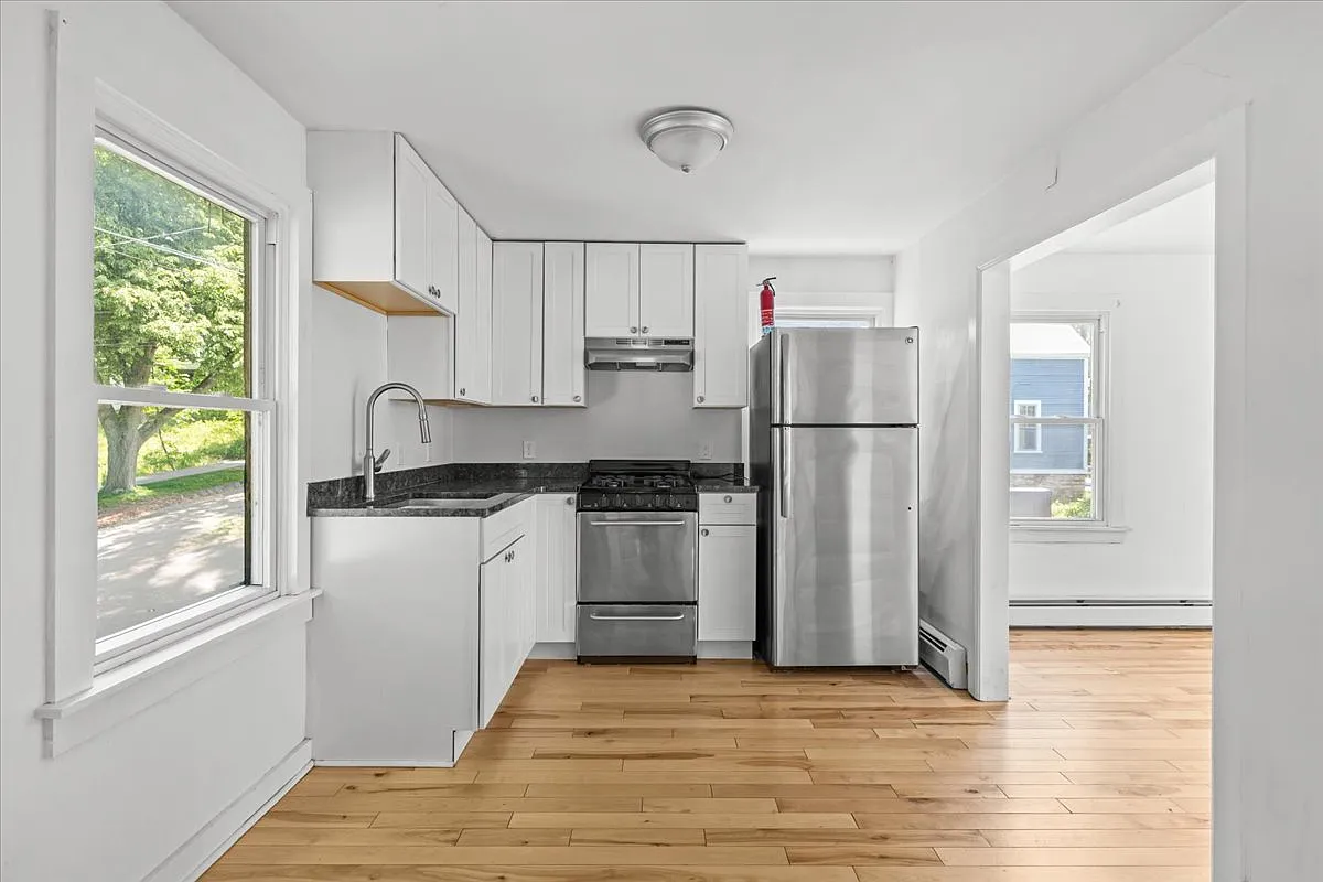 3 bed, 1200 sqft, $2,600 — Photo 1