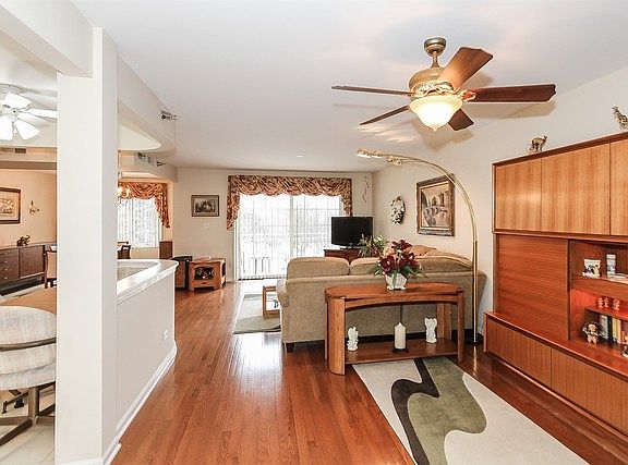 2nd image of 124 Day St APT 301