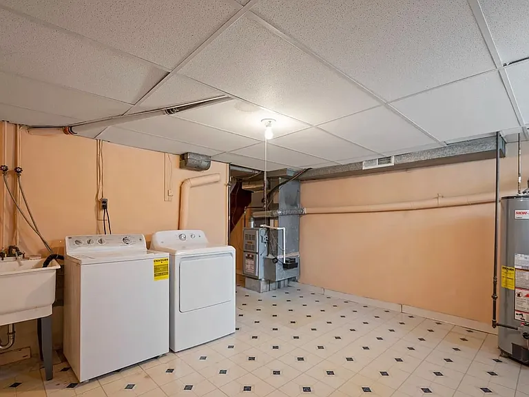 305 E Pleasant St — Photo 16