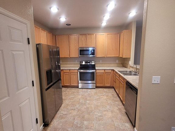 Kitchen stainless steel appliances, 42 inch cabinets