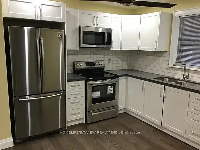 27 Fairfax Cres E — Photo 2