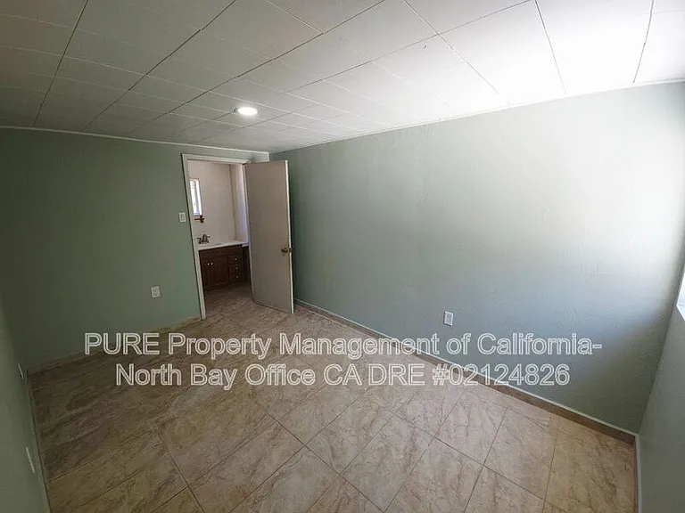 927 N Oak St — Photo 12
