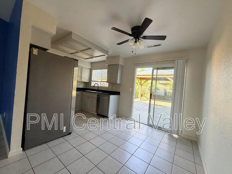 464 Lucas Ct — Photo 7
