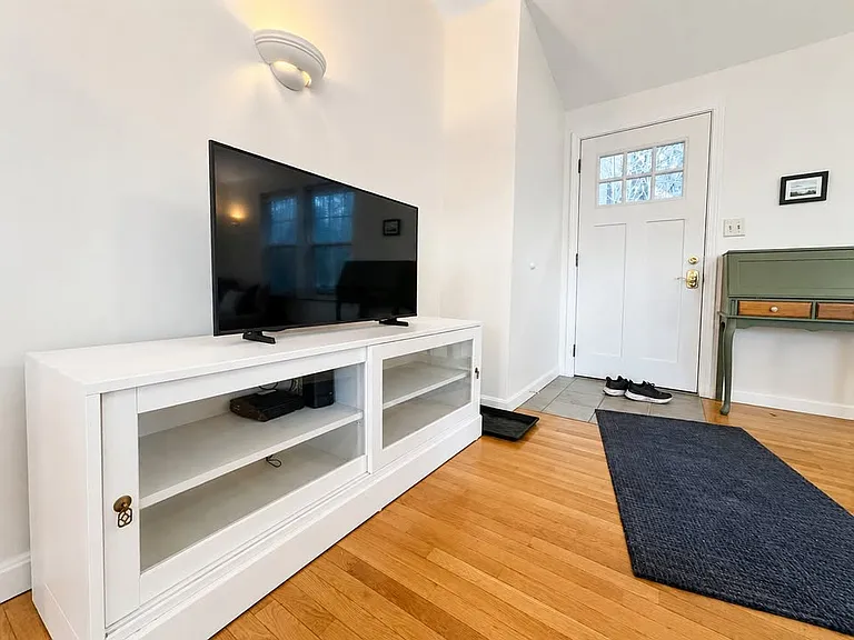 129 Lawrence Rd — Photo 10