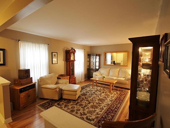 3rd image of 6460 Highlawn Dr