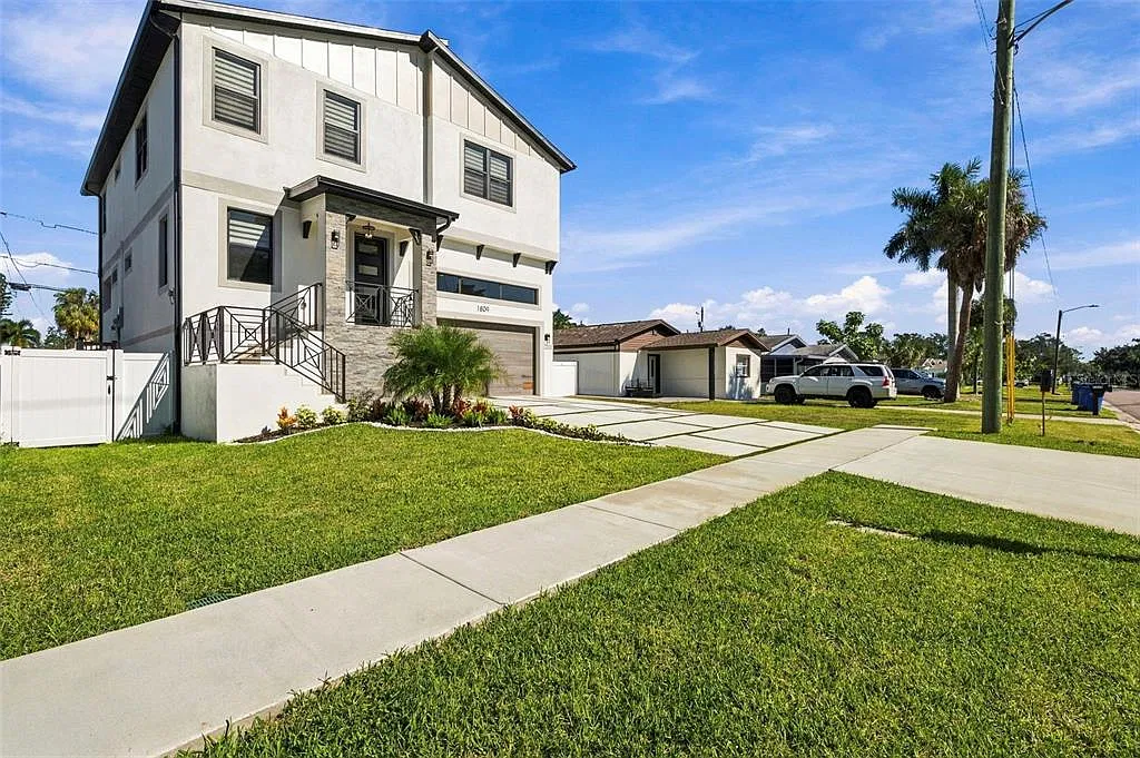 5 bed, 4.0 bath, 2905 sqft, $7,500 — Photo 2