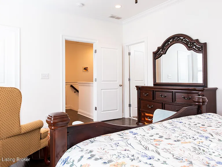 9507 Civic Way — Photo 24