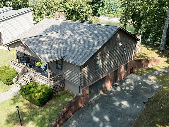 3rd image of 404 Hardwick Rd