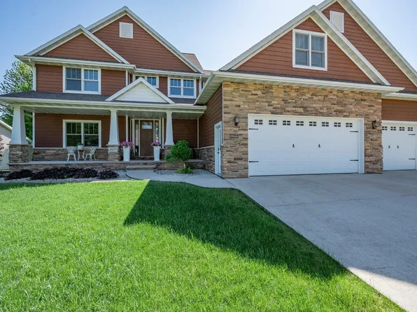 2017 E Higgins Hl, De Pere, WI 54115