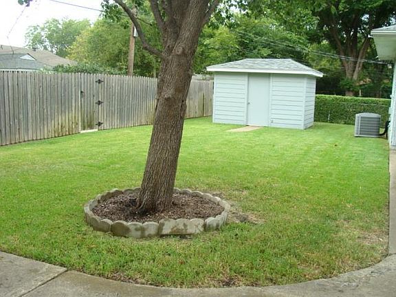 5th image of 2976 Phyllis Ln